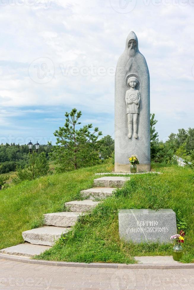 monument naar sergius van radonezh foto