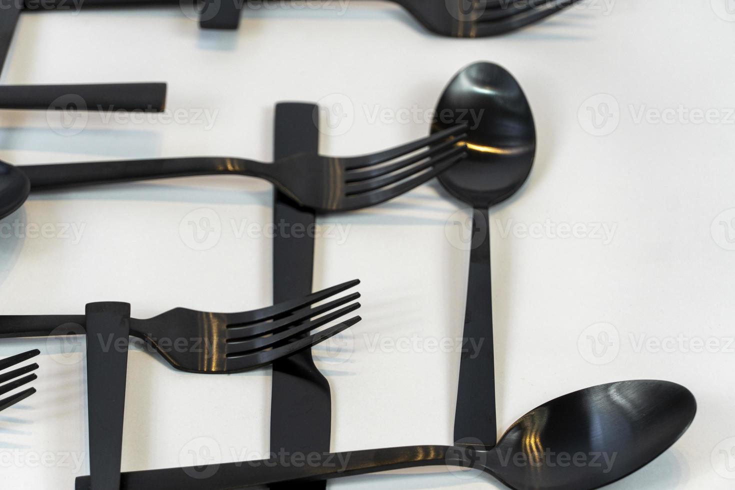 zwart metaal vorken en lepels Aan een wit achtergrond, Mexico foto