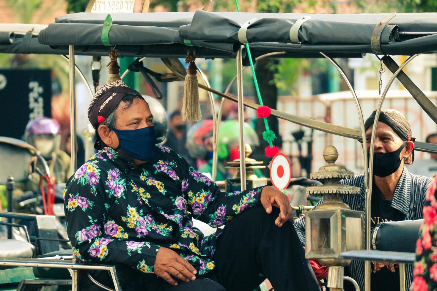 Yogyakarta Aan oktober 2022. kant visie van een wagon of andong bestuurder Aan jalan malioboro, yogakarta. foto