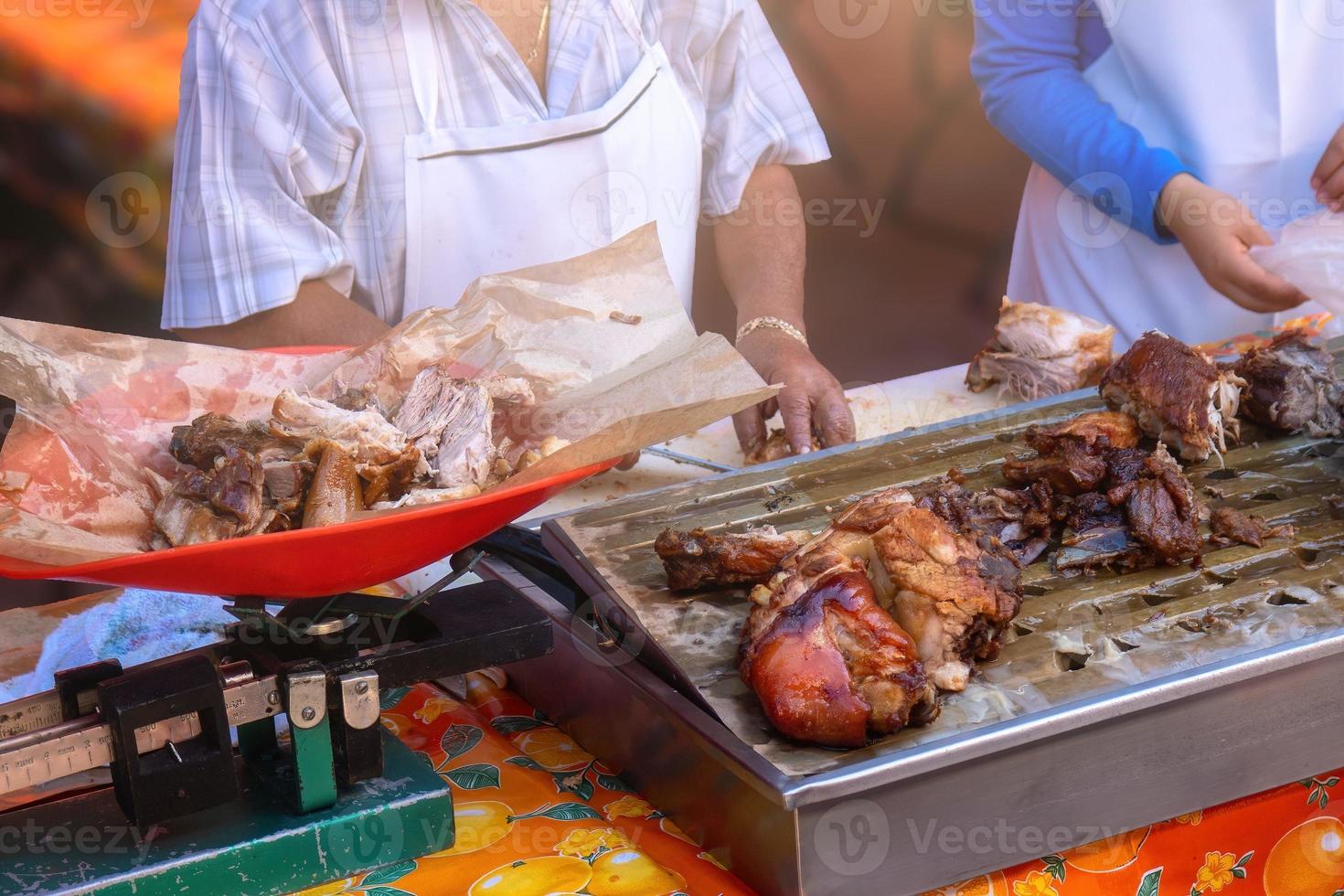 bedrijf verkoop varkensvlees carnitas, traditioneel voedsel van Mexico foto