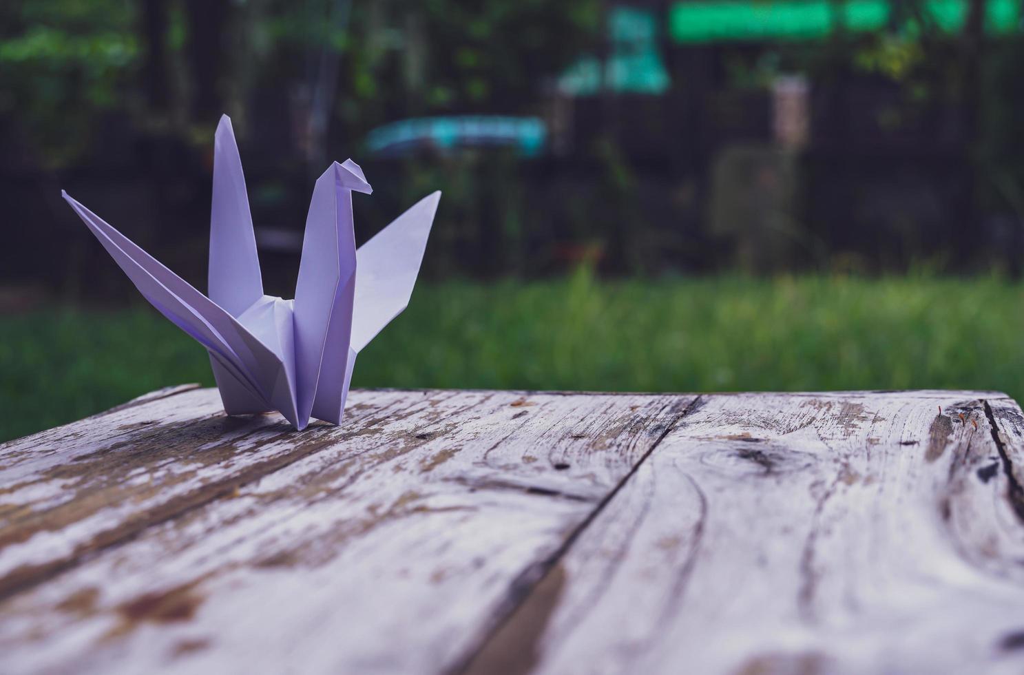 de origami vogel is geloofde naar worden een heilig vogel en een symbool van levensduur, hoop, mooi zo geluk en vrede foto