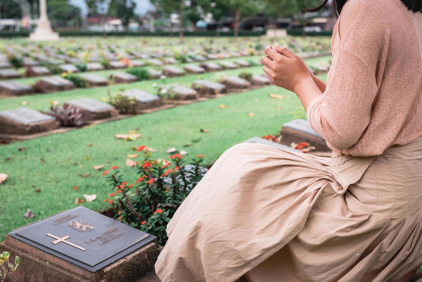 close-up van religieuze christelijke vrouw bidden foto