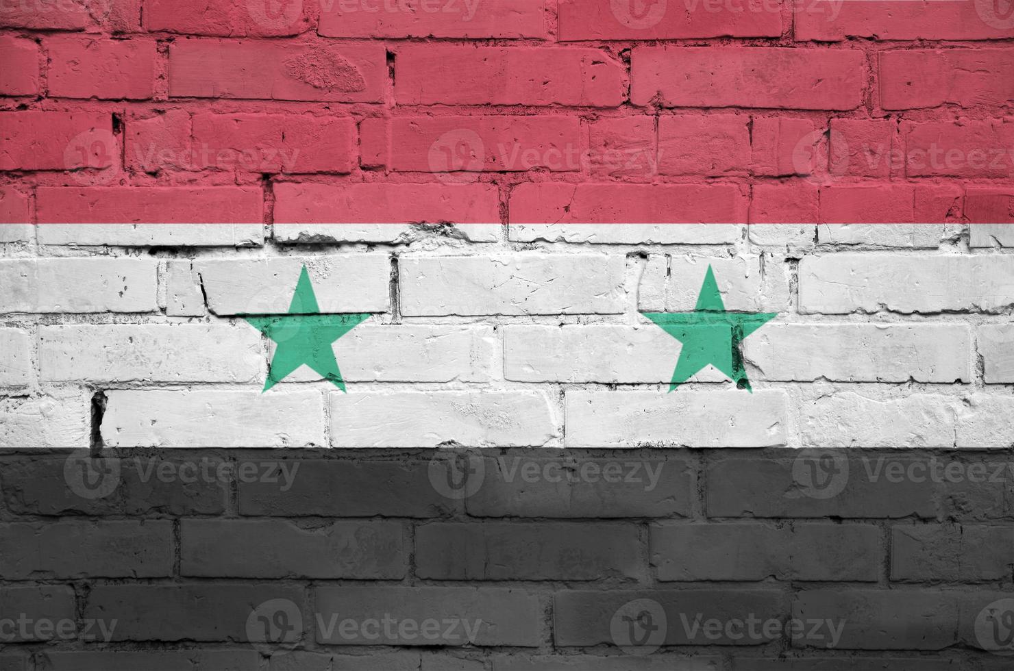 Syrië vlag is geschilderd op een oud steen muur foto