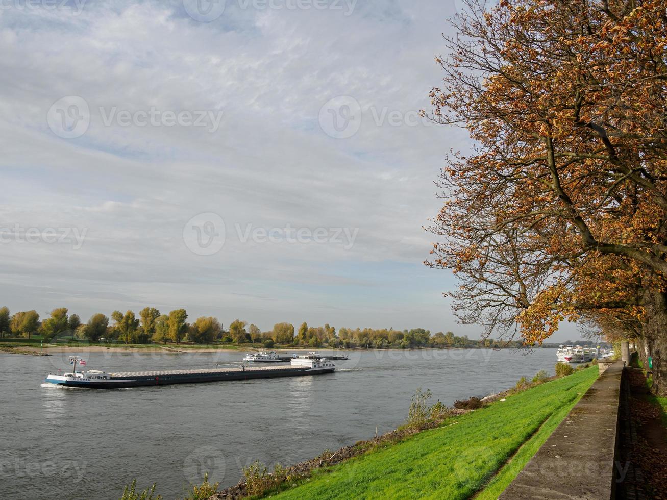 dusseldorf en de Rijn rivier- foto