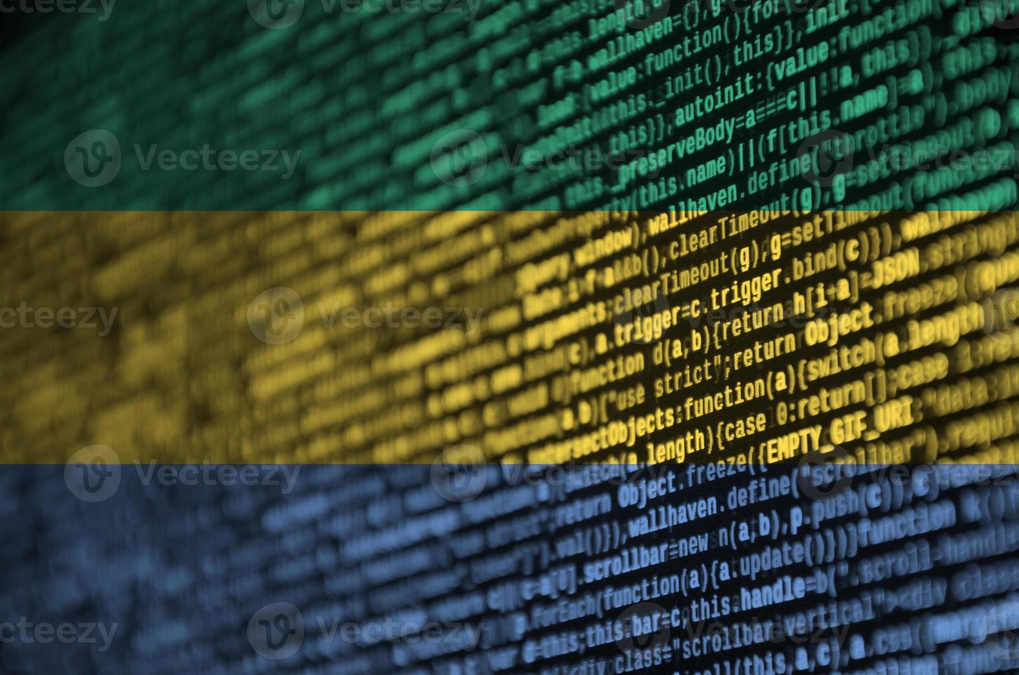 Gabon vlag is afgebeeld Aan de scherm met de programma code. de concept van modern technologie en plaats ontwikkeling foto