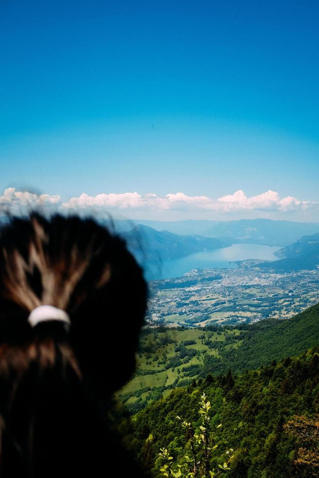 luchtfoto van groene bergen foto