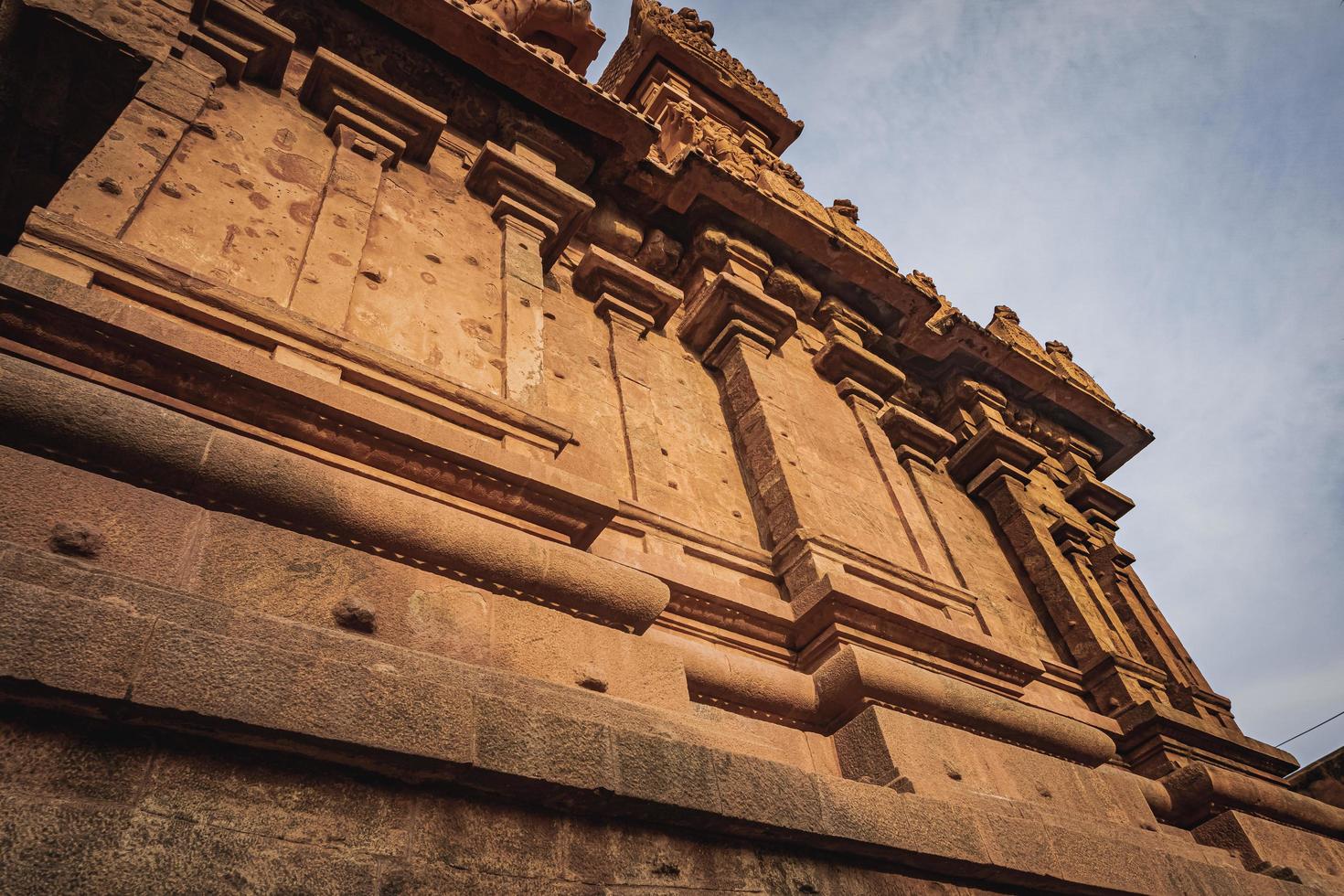 tanjore groot tempel of brihadeshwara tempel was gebouwd door koning raja raja cholan in danjavur, tamil nadu. het is de heel oudste en hoogste tempel in Indië. deze tempel vermeld in unesco erfgoed plaats foto