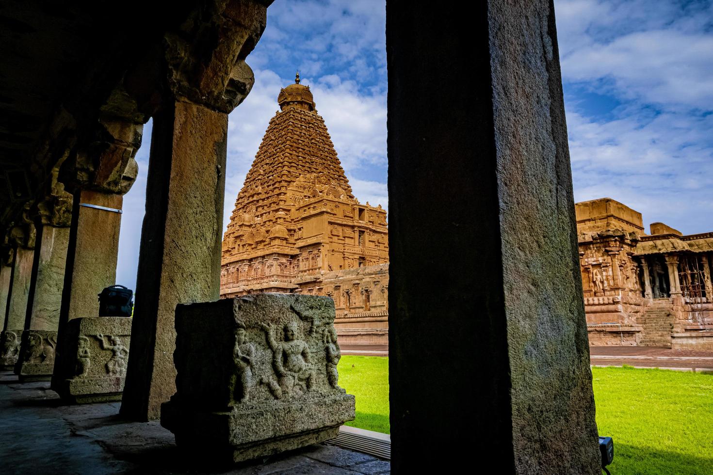 tanjore groot tempel of brihadeshwara tempel was gebouwd door koning raja raja cholan in danjavur, tamil nadu. het is de heel oudste en hoogste tempel in Indië. deze tempel vermeld in unesco's erfgoed plaats. foto