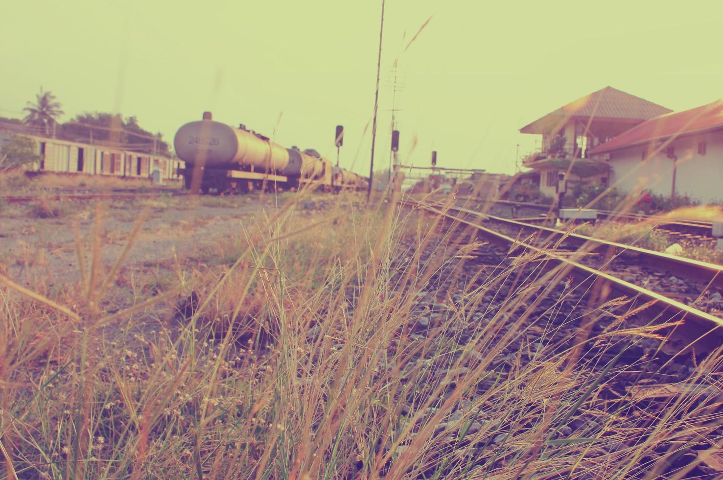 oud spoorweg station met retro filter effect foto