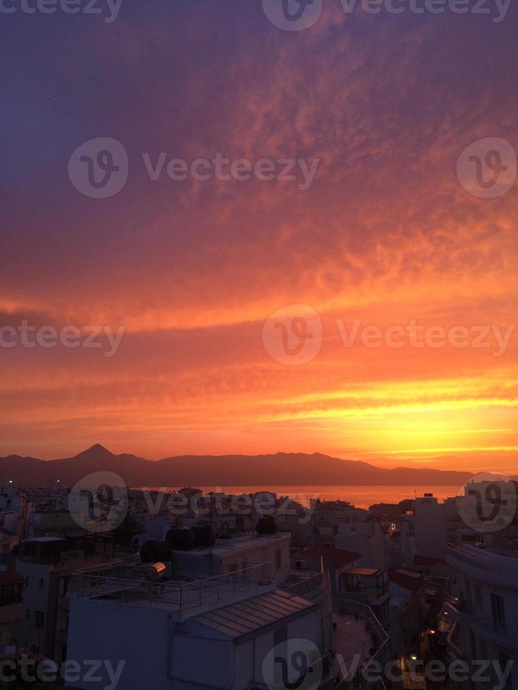 mooi zonsondergang in Iraklion, Kreta, Griekenland foto