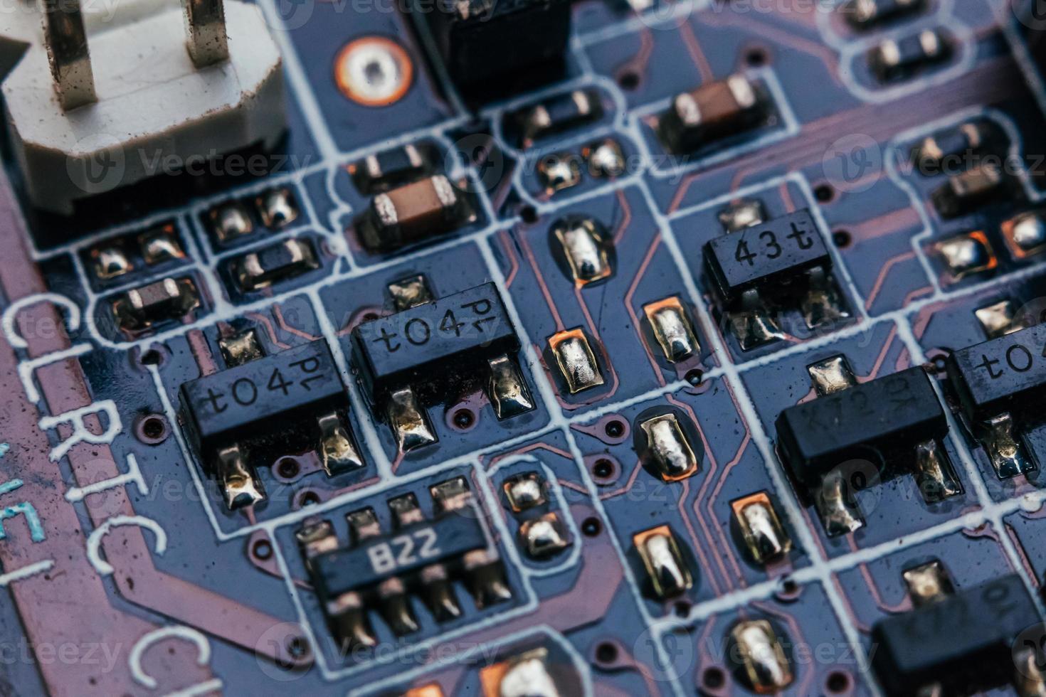 stroomkring bord reparatie. elektronisch hardware modern technologie. moederbord digitaal persoonlijk computer chippen. tech wetenschap achtergrond. geïntegreerde communicatie verwerker. informatie bouwkunde bestanddeel foto