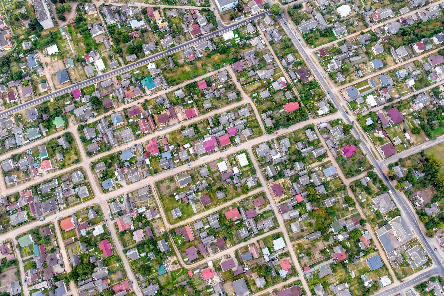 panoramisch antenne visie van privaat ontwikkeling met land huizen of dorp foto