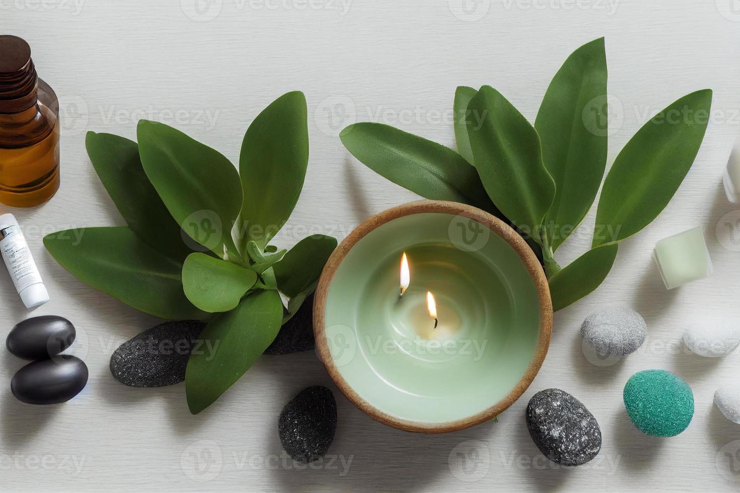 schoonheid behandeling items voor spa procedures Aan wit houten tafel met groen fabriek. massage stenen, essentieel oliën en zee zout met brandend kaars. foto