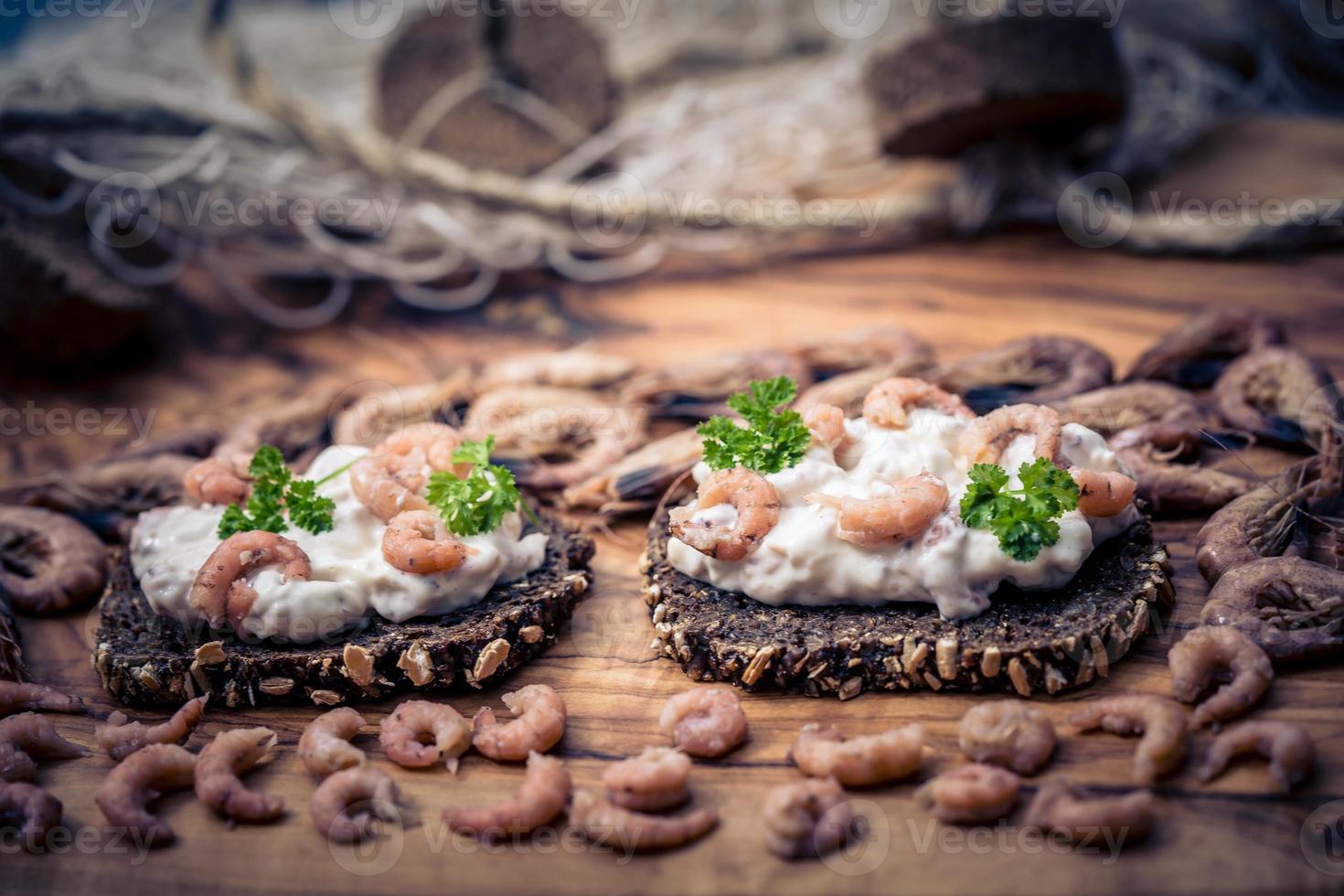 salade met verse Noordzeekrabben foto