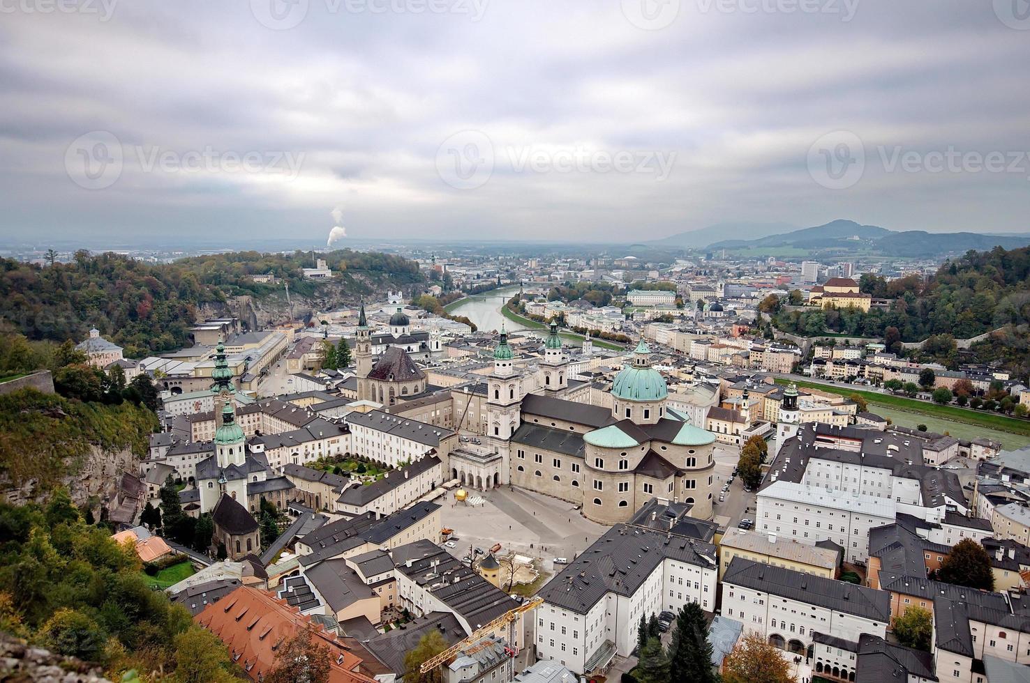 stad salzburg vanaf het fort foto