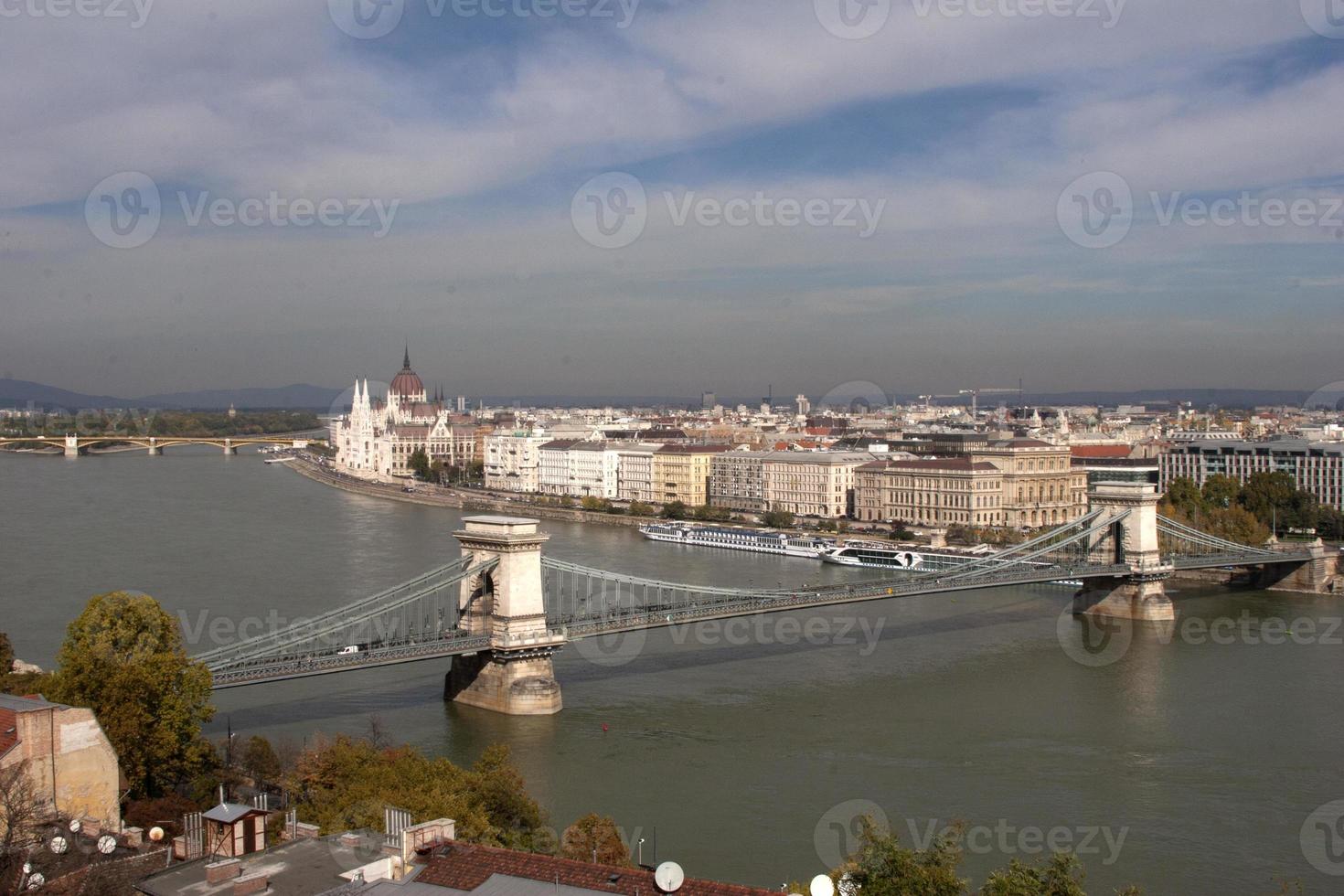 kettingbrug over de Donau in Boedapest foto