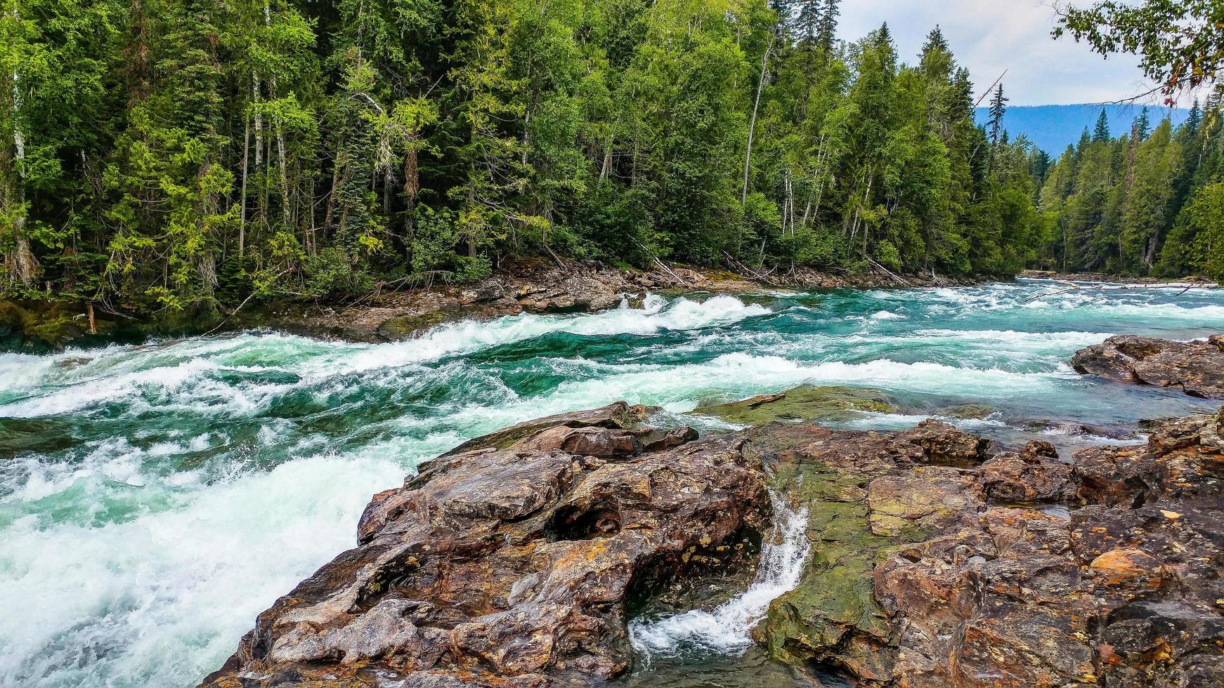 time-lapse van een rivier foto