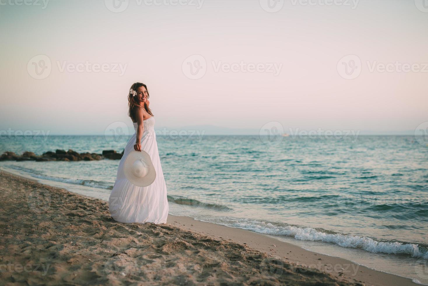 meisje op het strand foto