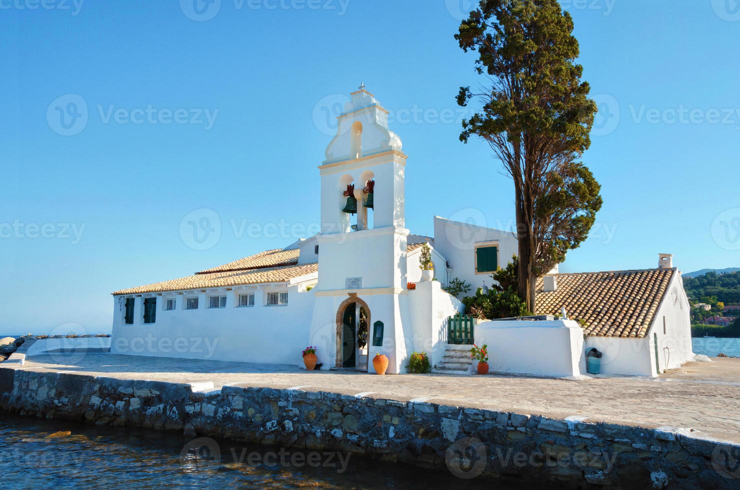 klein ortodox klooster op het eiland corfu in Griekenland foto