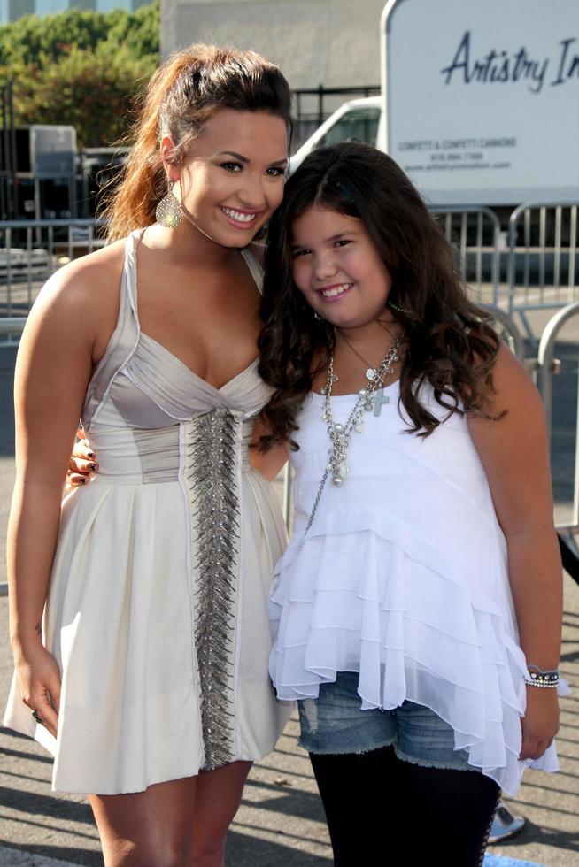 los engelen, aug 14 - demi lovato, Madison de la garza aankomen Bij de 2011 vh1 Doen iets prijzen Bij Hollywood palladium Aan augustus 14, 2011 in los engelen, ca foto