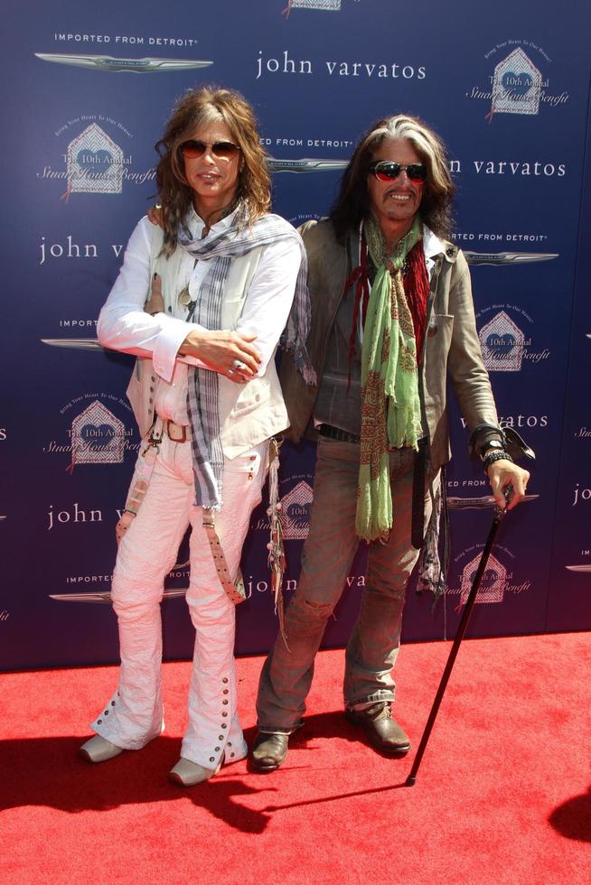 los engelen, bederven 10 - steven tyler, Joe perry arriveert Bij de 10e jaar- John varvatos stuart huis voordeel Bij de John varvatos winkel Aan maart 10, 2013 in west Hollywood, ca foto