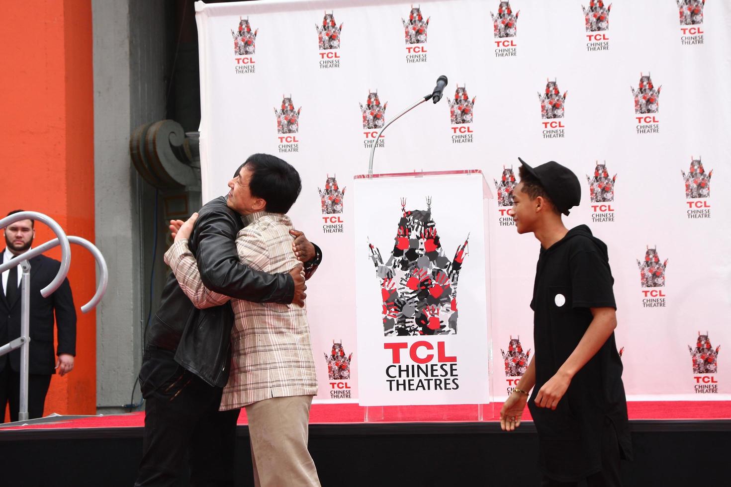 los engelen, jun 6 - Chris tukker, jackie chan, jaden Smith Bij de hand- en voetafdruk ceremonie voor jackie chan Bij de tcl Chinese theater Aan juni 6, 2013 in los engelen, ca foto