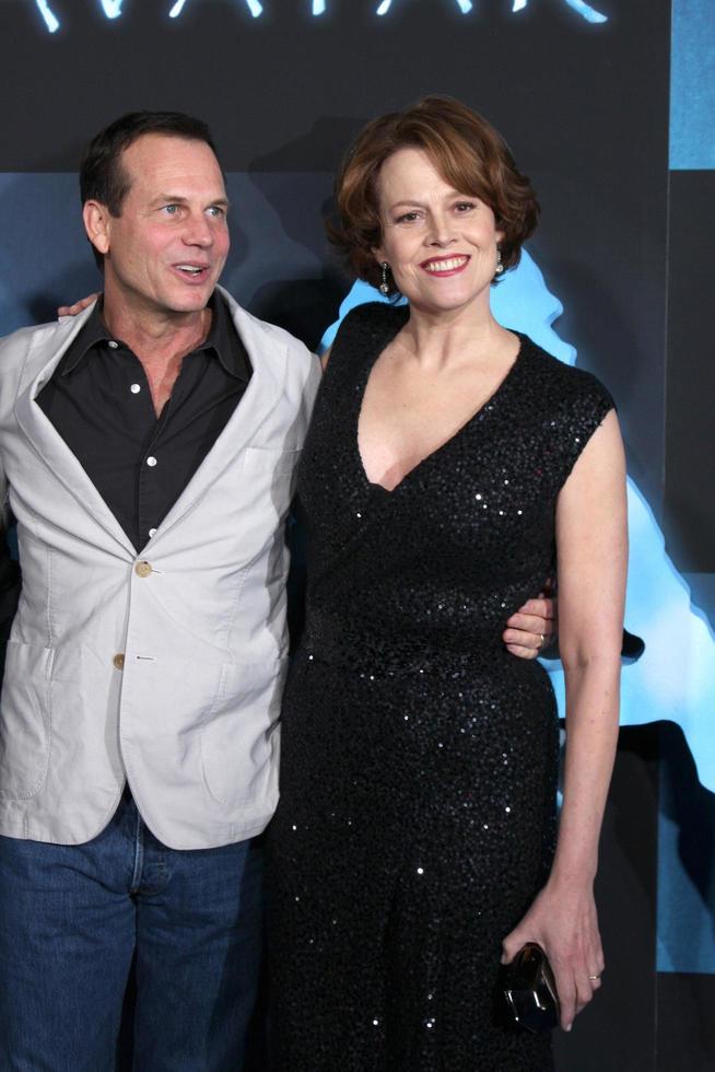 Bill paxton en sigourney wever aankomen Bij de los angeles première van avatar grauman s Chinese theater los engelen, ca december 16, 2009 ©2009 kathy hutjes hutjes foto