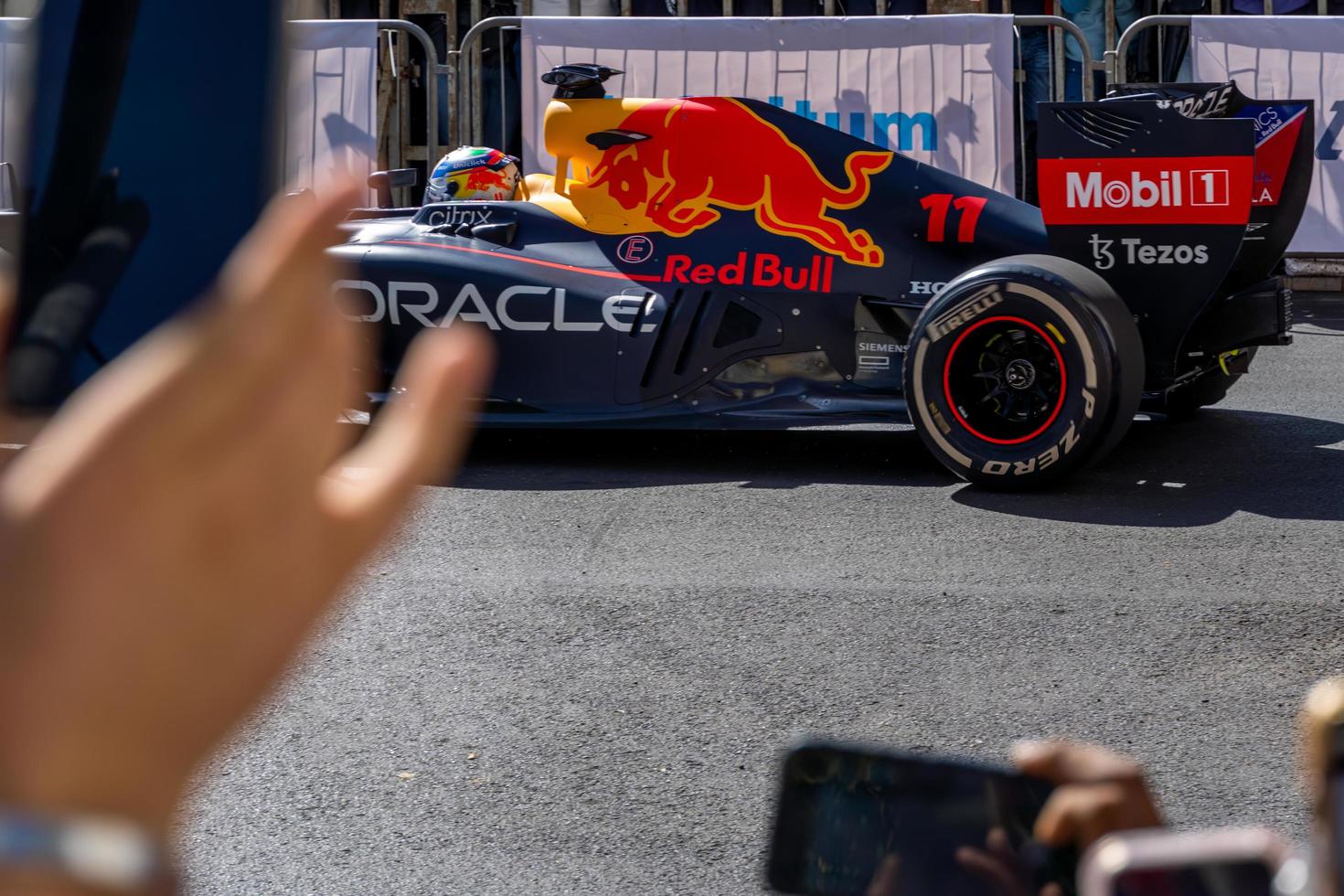 guadalajara, Mexico - oktober 25 2022 showrun checo perez, formule 1 rood stier single zitter rb7 foto