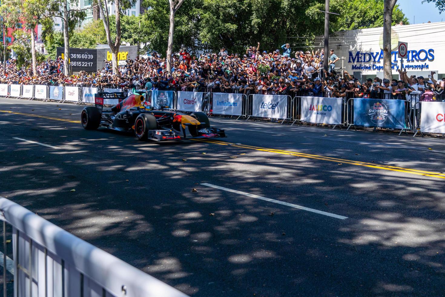 guadalajara, Mexico - oktober 25 2022 showrun checo perez, formule 1 rood stier single zitter rb7 foto