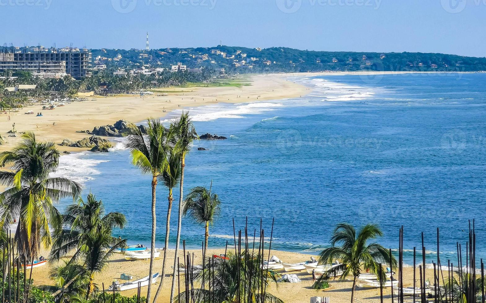 mooi stad en zeegezicht landschap panorama en visie puerto escondido Mexico. foto