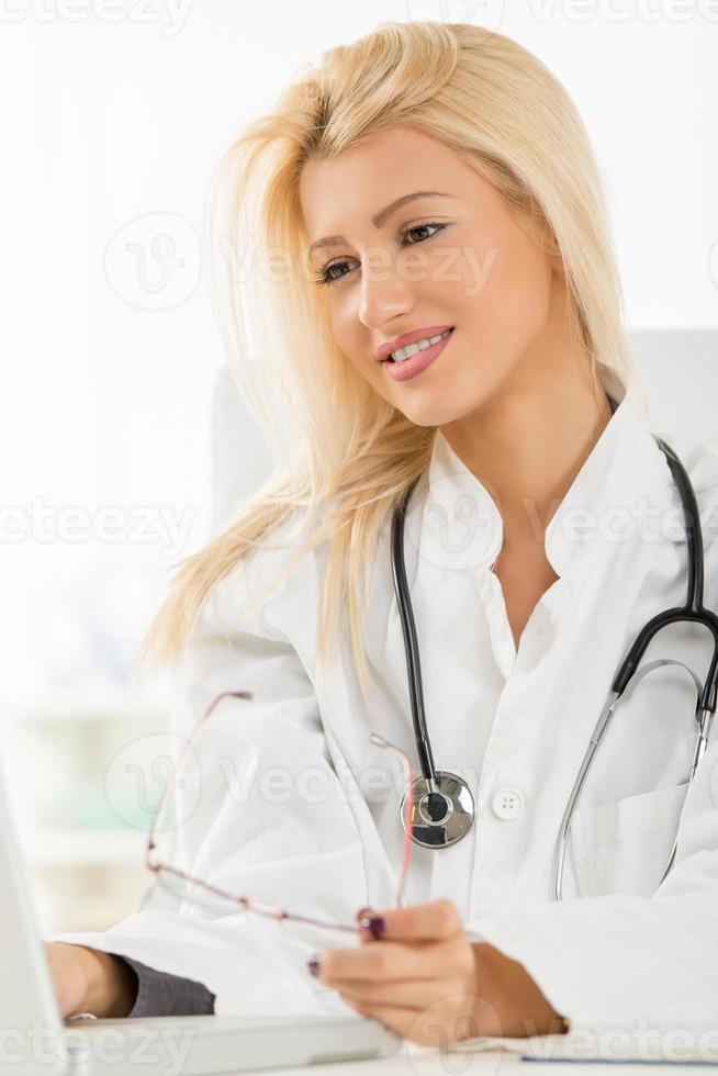 vrouw dokter visie foto