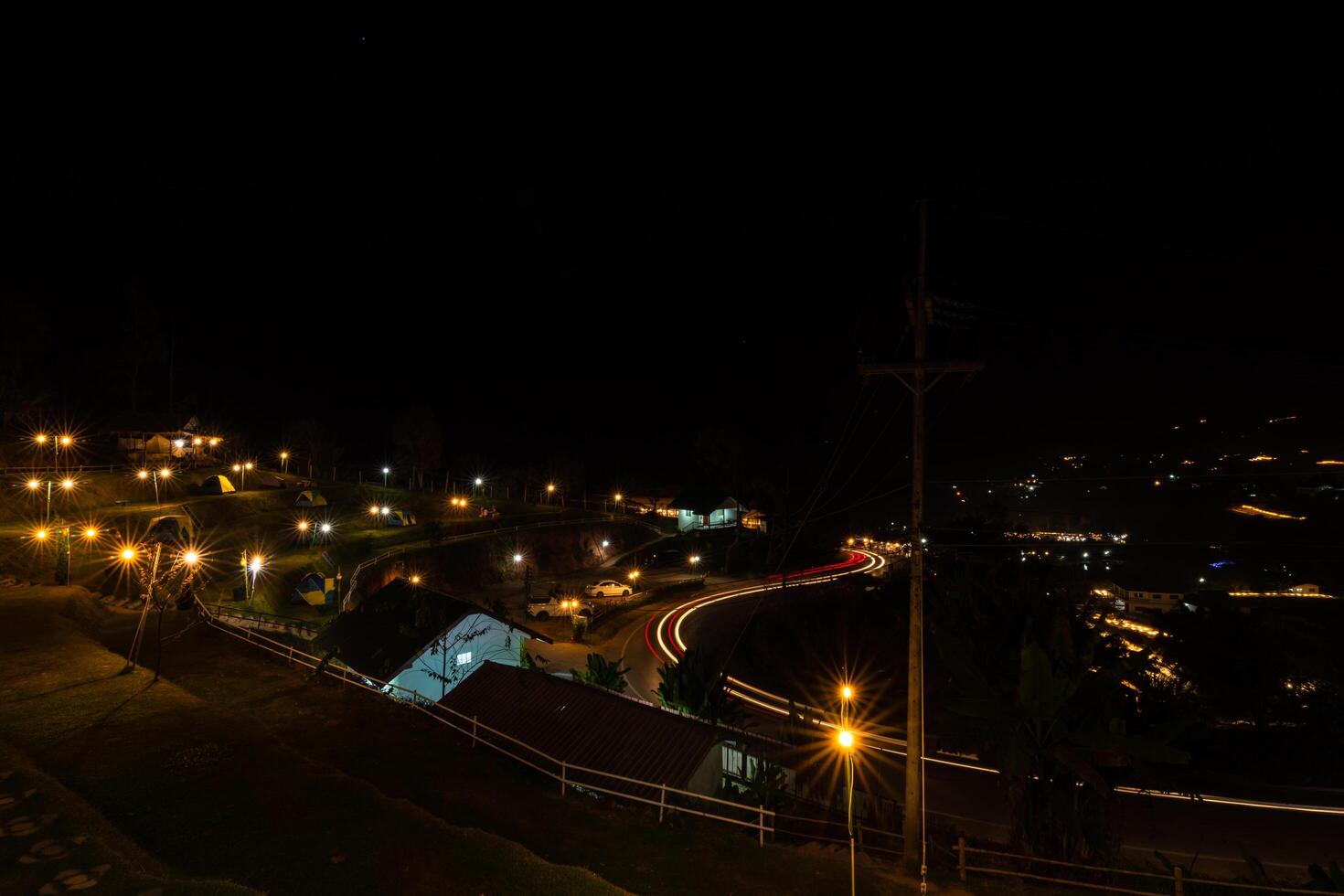 verkeer 's nachts foto