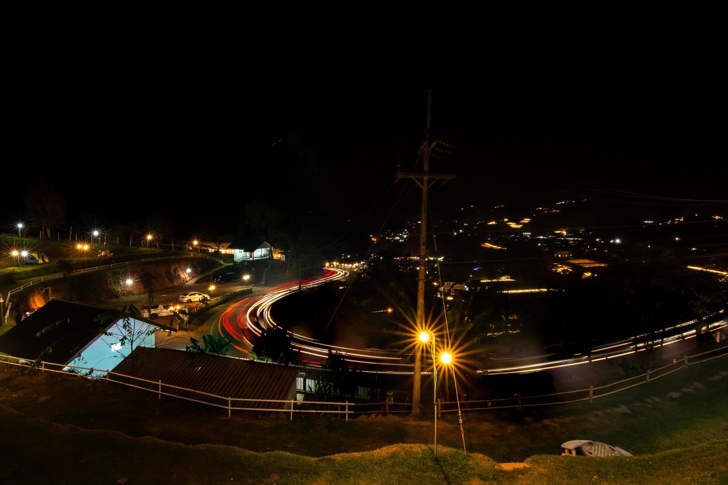 verkeer 's nachts foto