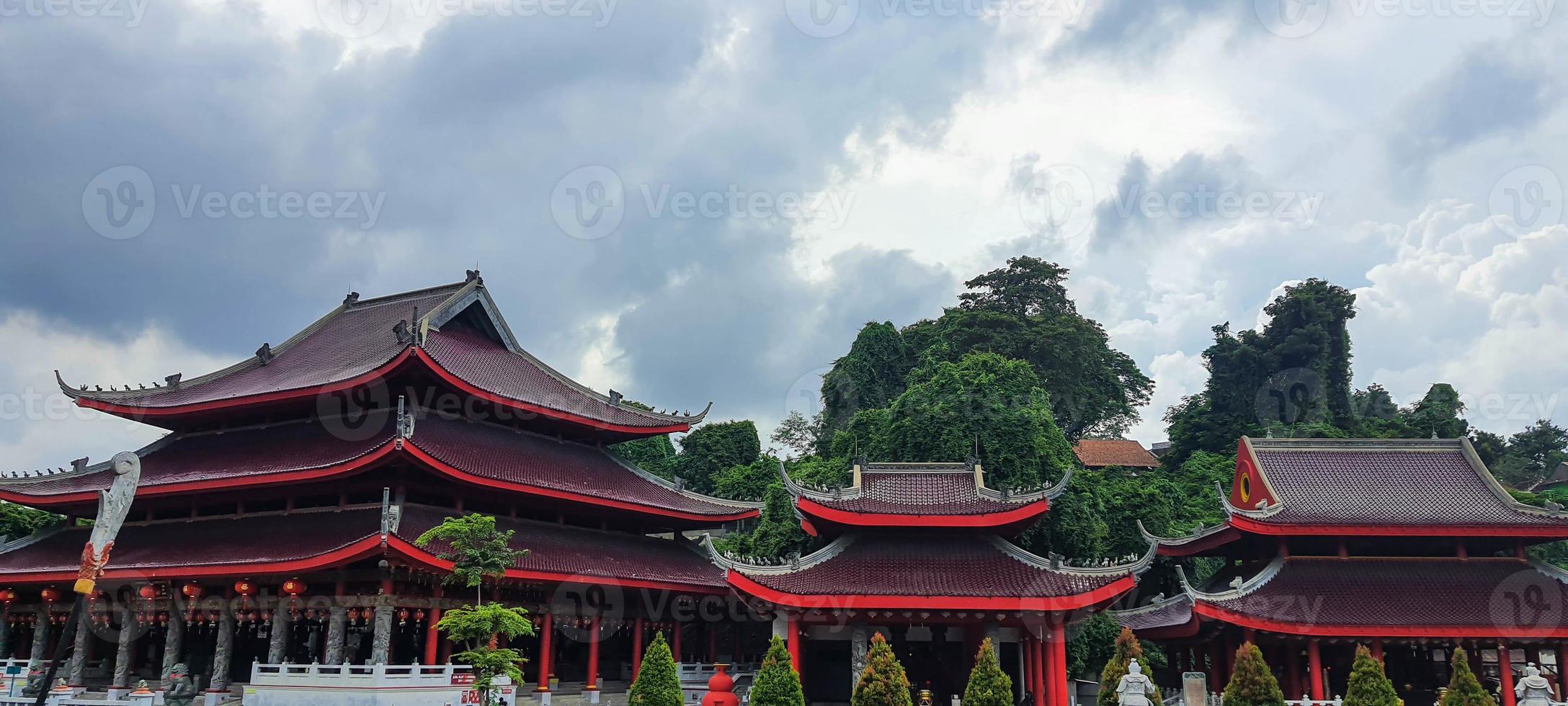 deze is een foto van de dak van de Sam poep Kong tempel in semarang.
