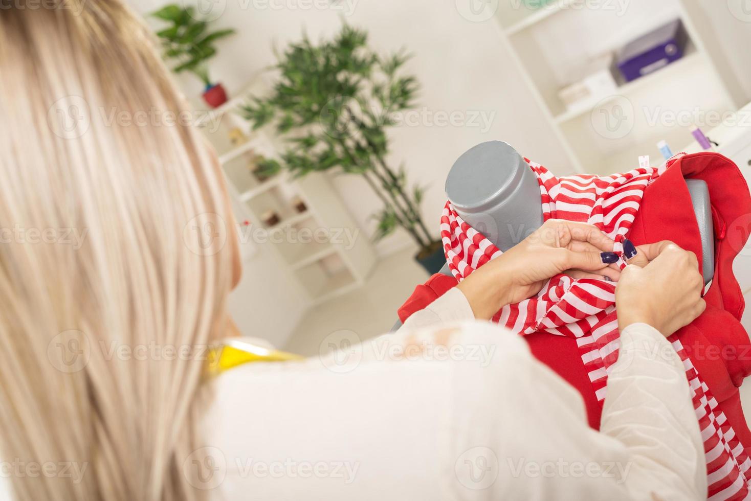 creëren jurk Aan een mannequin foto