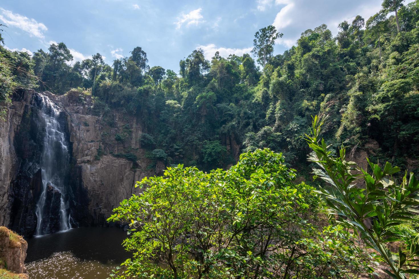 de haew narok-waterval in thailand foto