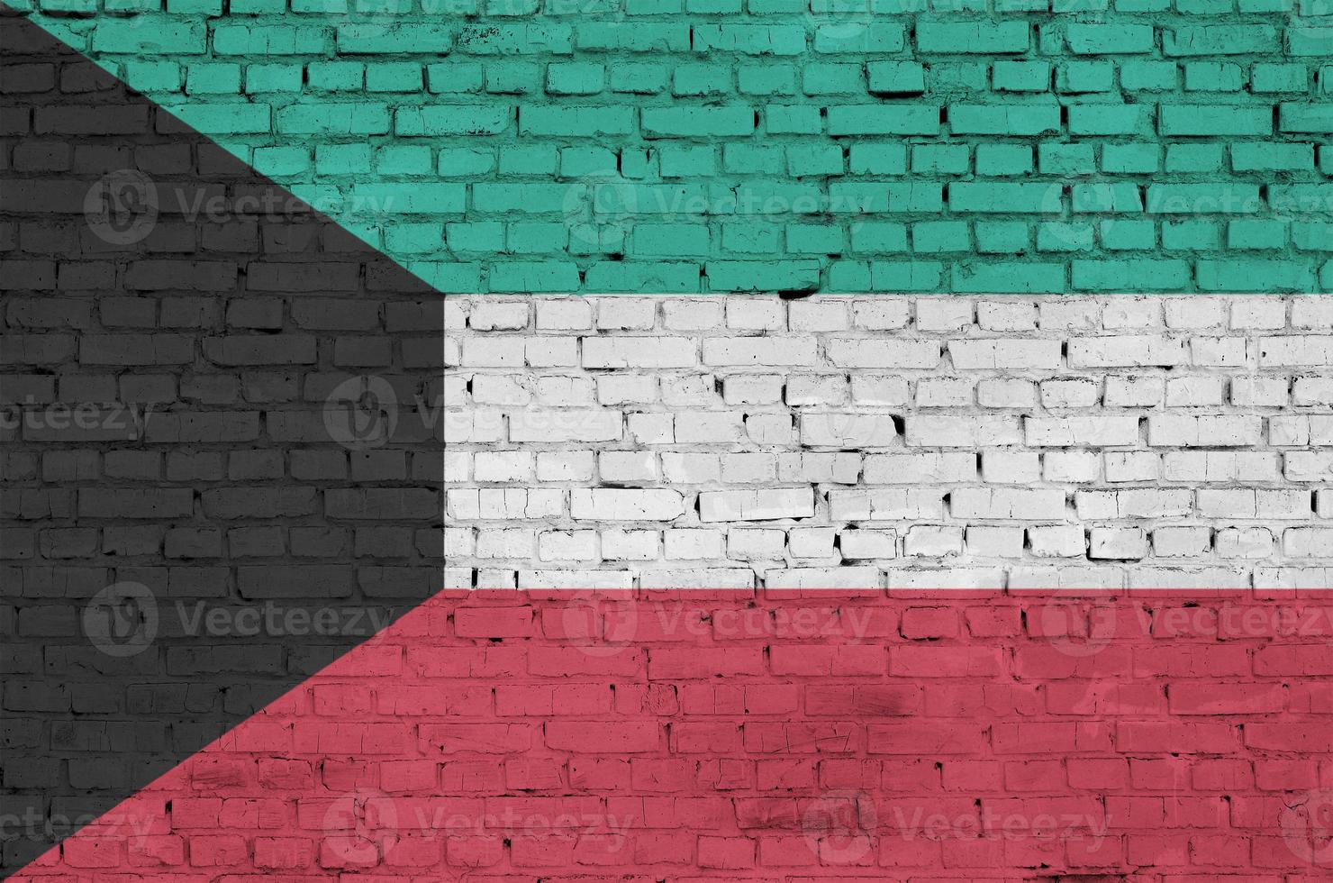 Koeweit vlag is geschilderd op een oud steen muur foto
