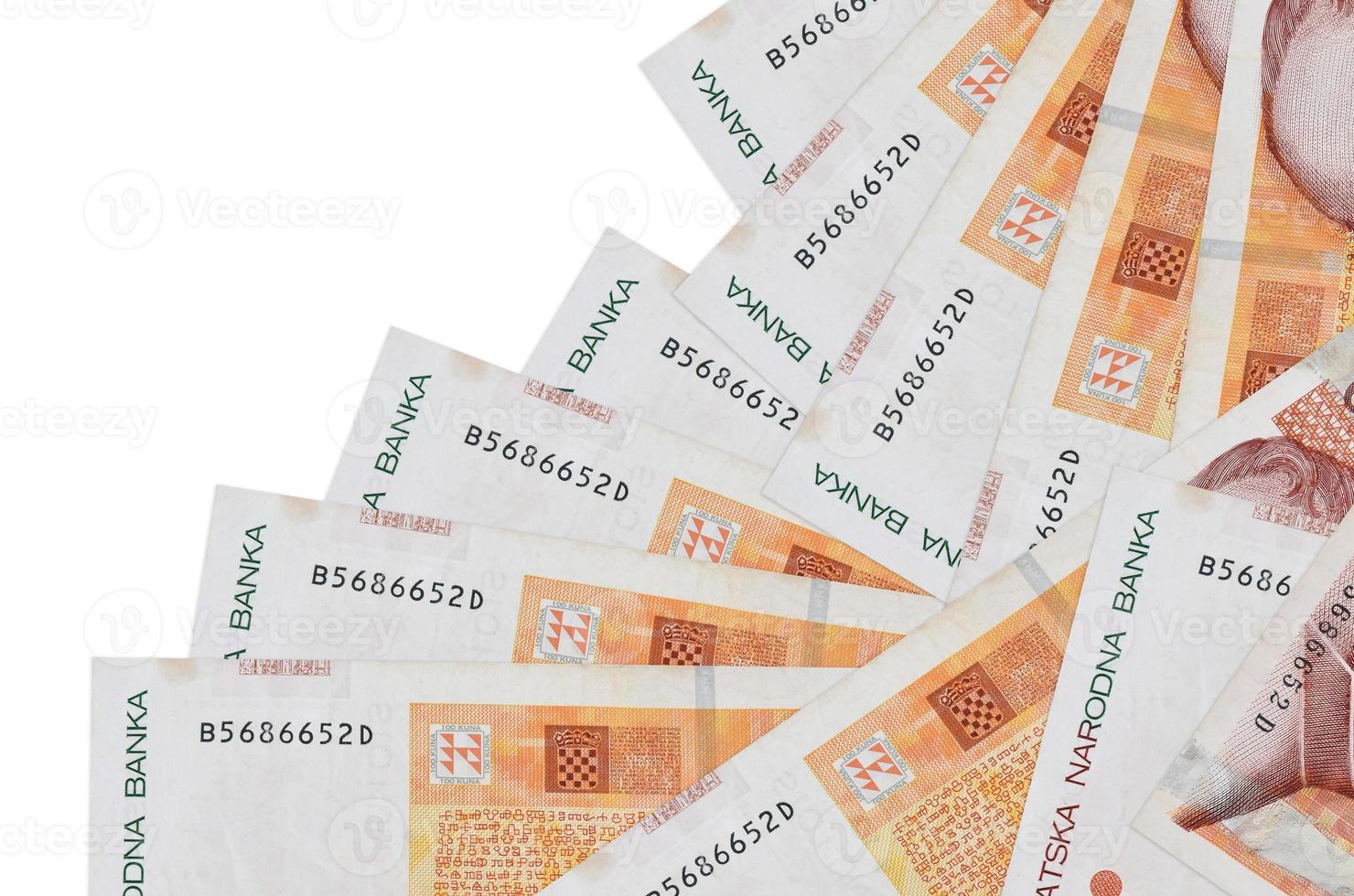 100 Kroatisch kuna rekeningen leugens in verschillend bestellen geïsoleerd Aan wit. lokaal bank of geld maken concept foto
