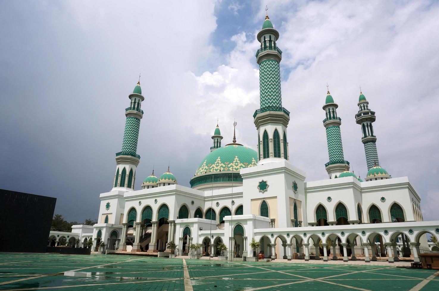 oosten- kut, oosten- kalimantaan, Indonesië, 2021 - al-faruq moskee welke was gebouwd in 2011. al-faruq moskee is een categorie van Super goed moskee. foto