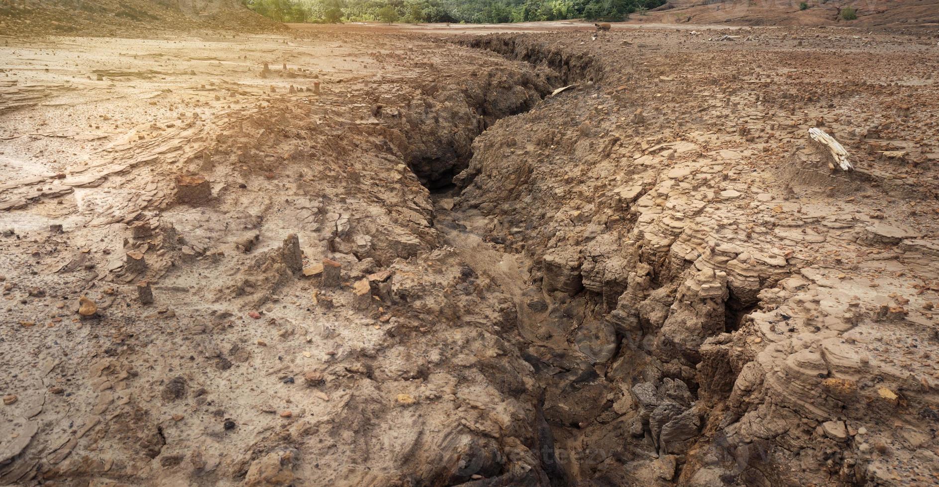 de gevolg van steenkool mijnbouw Aan de omgeving. de mijnbouw plaats was verlaten zonder terugwinning. plaats Bij sangatta, oosten- kalimantaan, Indonesië. foto