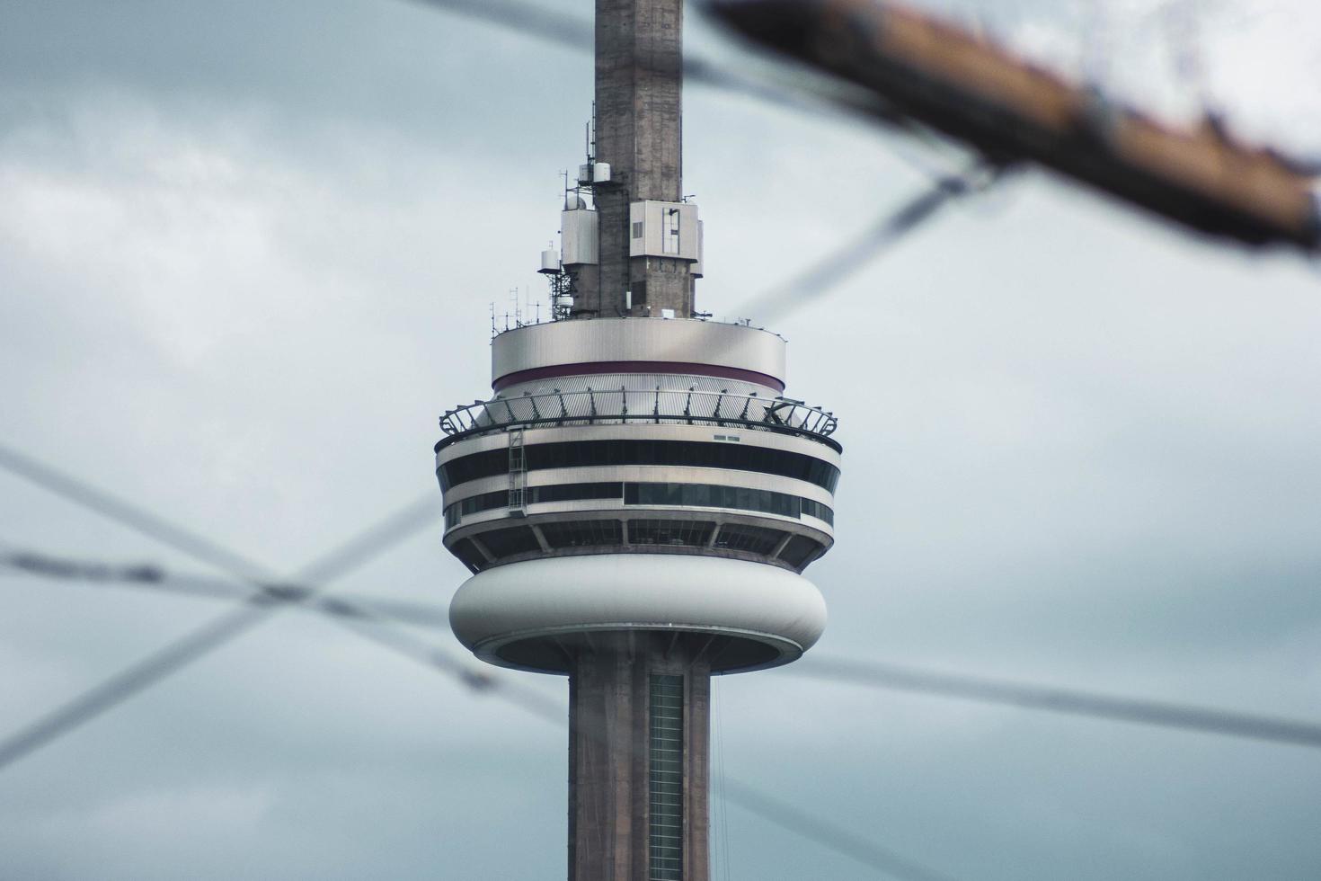 toronto, ontario, canada., 2020 - cn toren achter hek foto