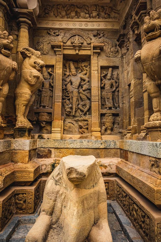 mooi pallava architectuur en exclusief sculpturen Bij de kanchipuram kailasanathar tempel, oudste Hindoe tempel in kanchipuram, tamil nadu - het beste archeologisch sites in zuiden Indië foto
