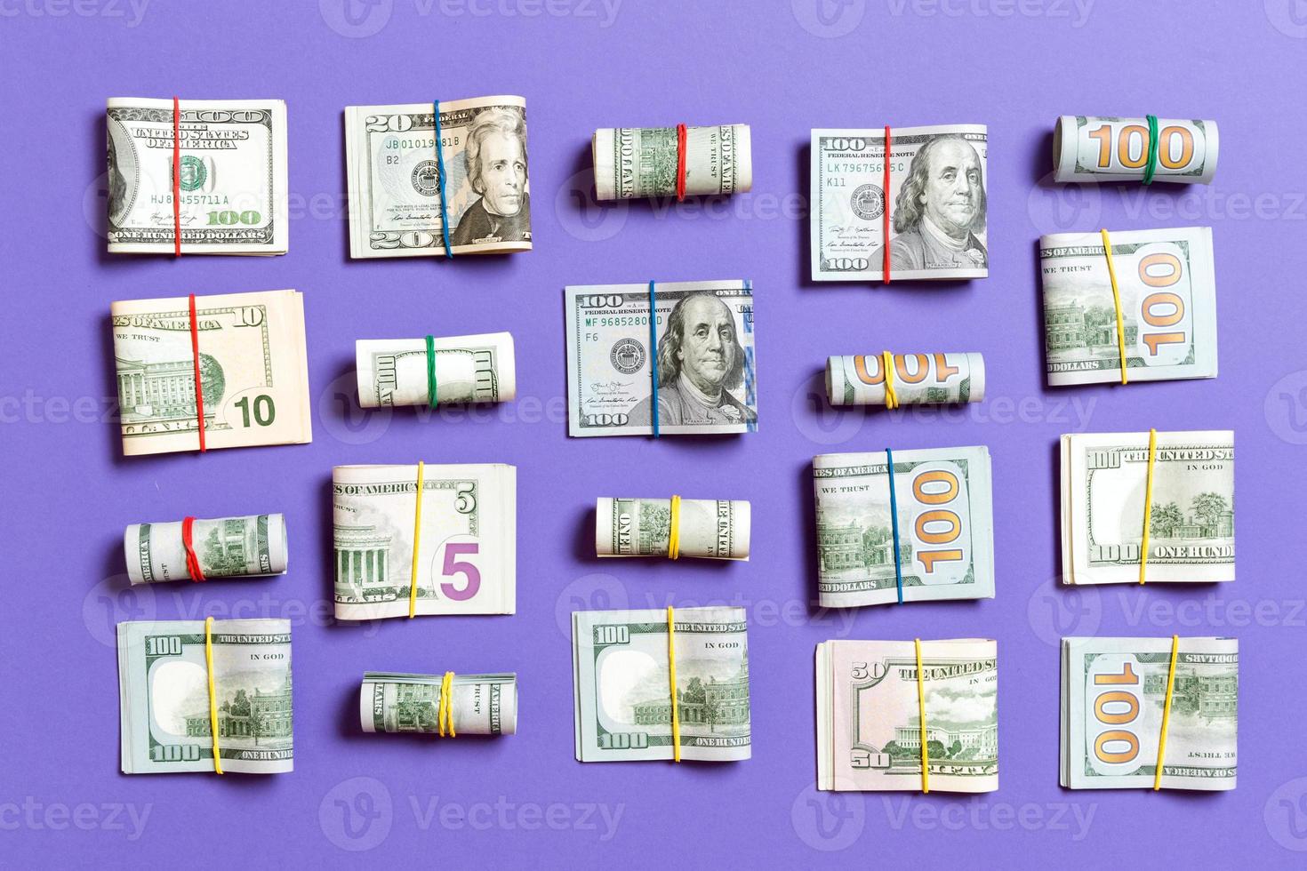 geld achtergrond met Amerikaans honderd dollar rekeningen Aan top wiev met kopiëren ruimte voor uw tekst in bedrijf concept foto