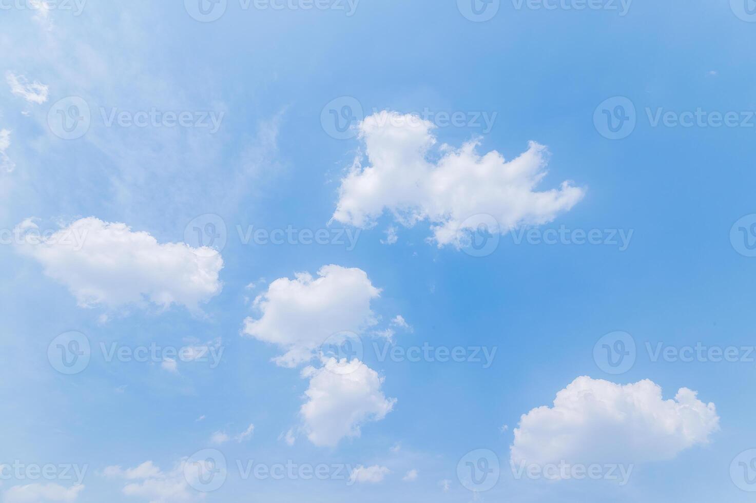 wolken en blauwe lucht foto