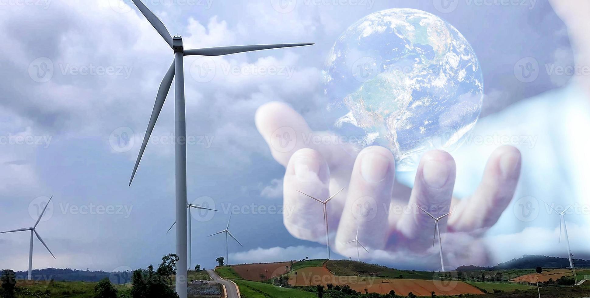 dubbele blootstelling van de zakenman hand- Holding de wereld windmolen achtergrond foto