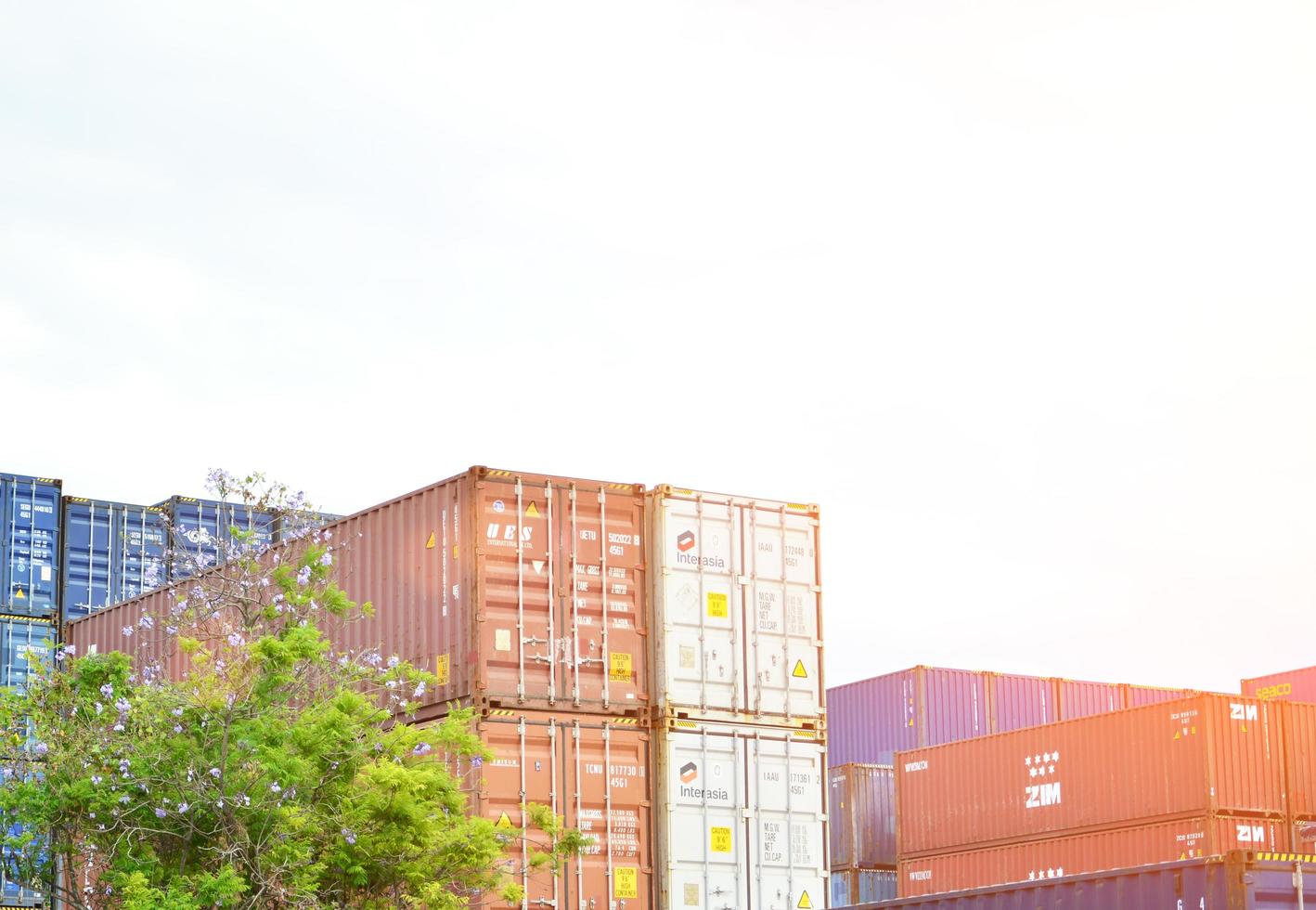 1-9-2022, chonburi, Thailand, groot containers gebruikt voor Internationale zendingen foto