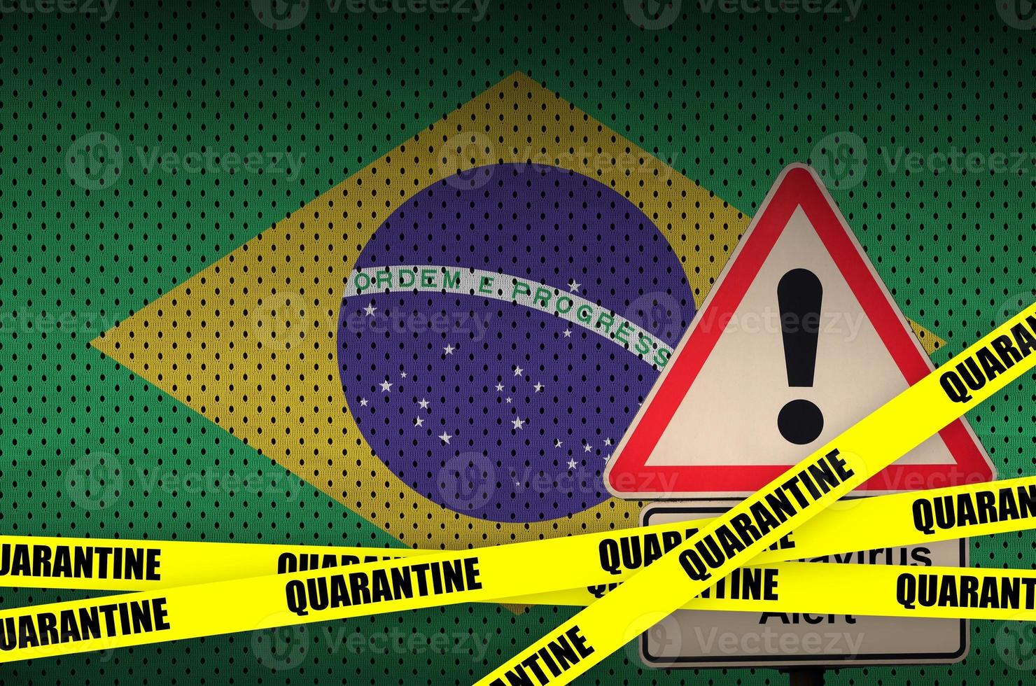 Brazilië vlag en covid-19 quarantaine geel plakband. coronavirus of 2019-ncov virus foto