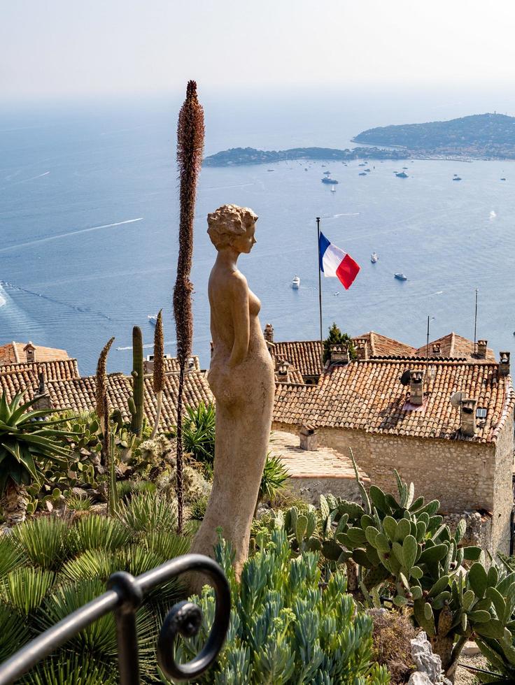 Eze, Frankrijk, 2020 - Standbeeld boven de stad in Eze foto