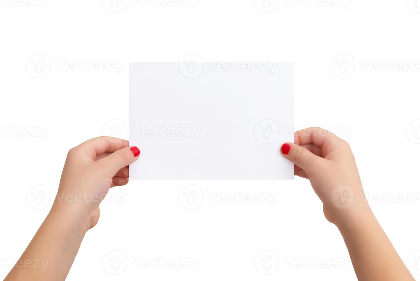 geïsoleerd vrouw handen en blanco papier voor kopiëren presentatie foto