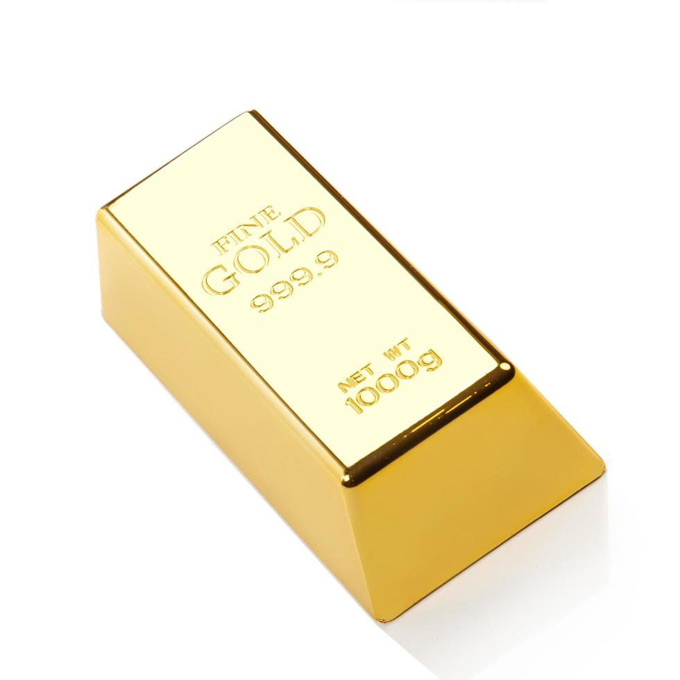 goud edelmetaal bar geïsoleerd Aan wit achtergrond foto